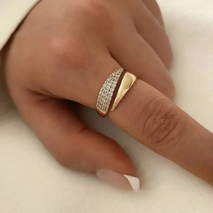 Coralisse™ Minimalist Gold Ring with Elegant Touch