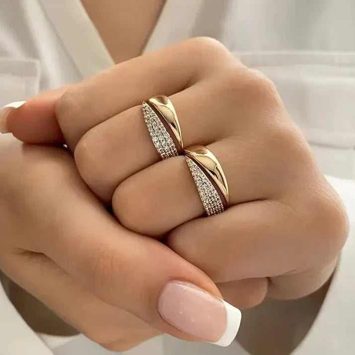 Coralisse™ Minimalist Gold Ring with Elegant Touch