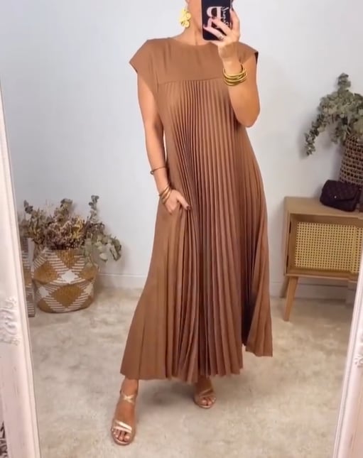 Elara™ Elegant Dress with Fluid Cut and Soft Drop in Modern Style